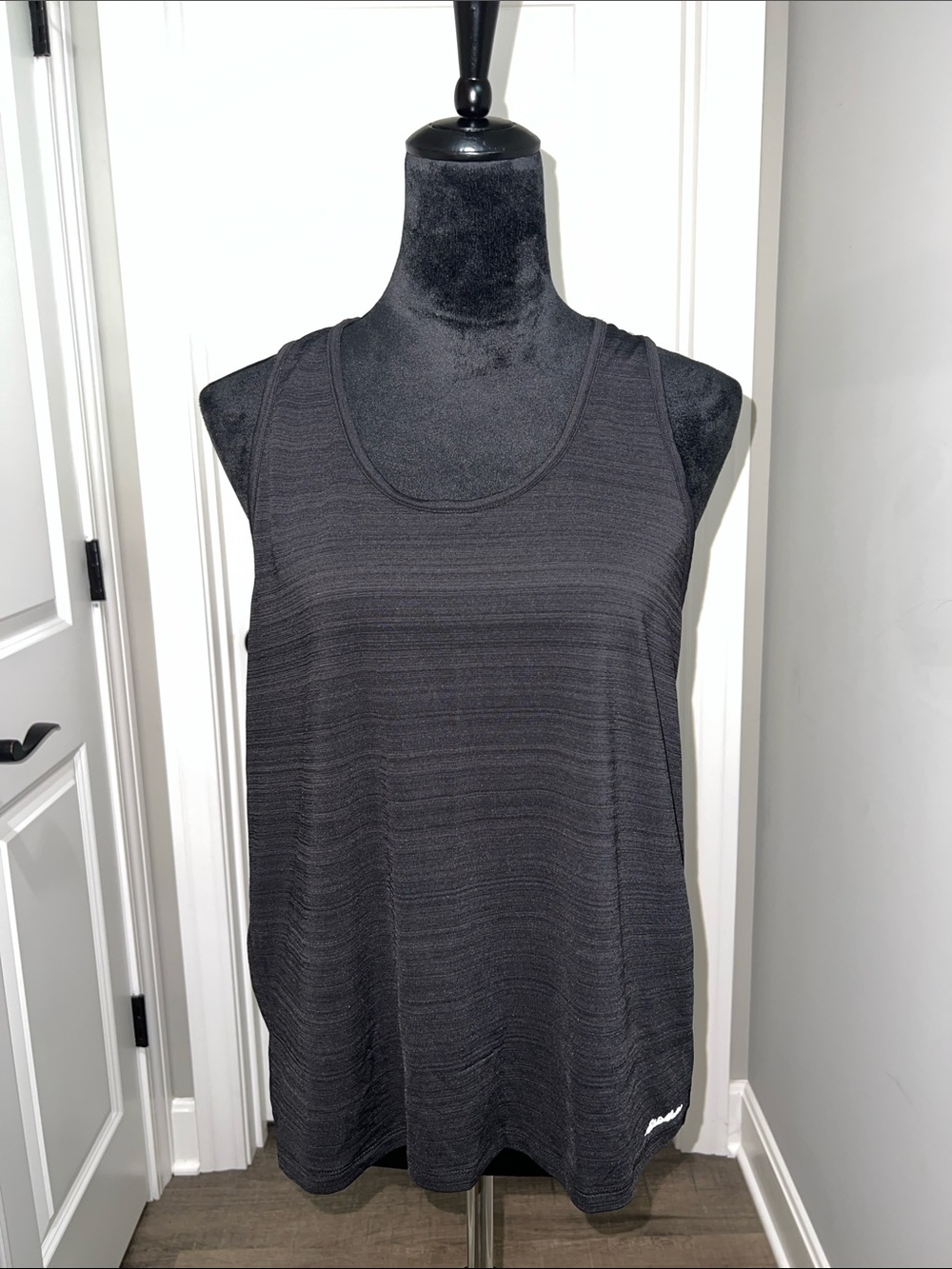 Women's Eddie Bauer Black Sleeveless Workout Tank Top